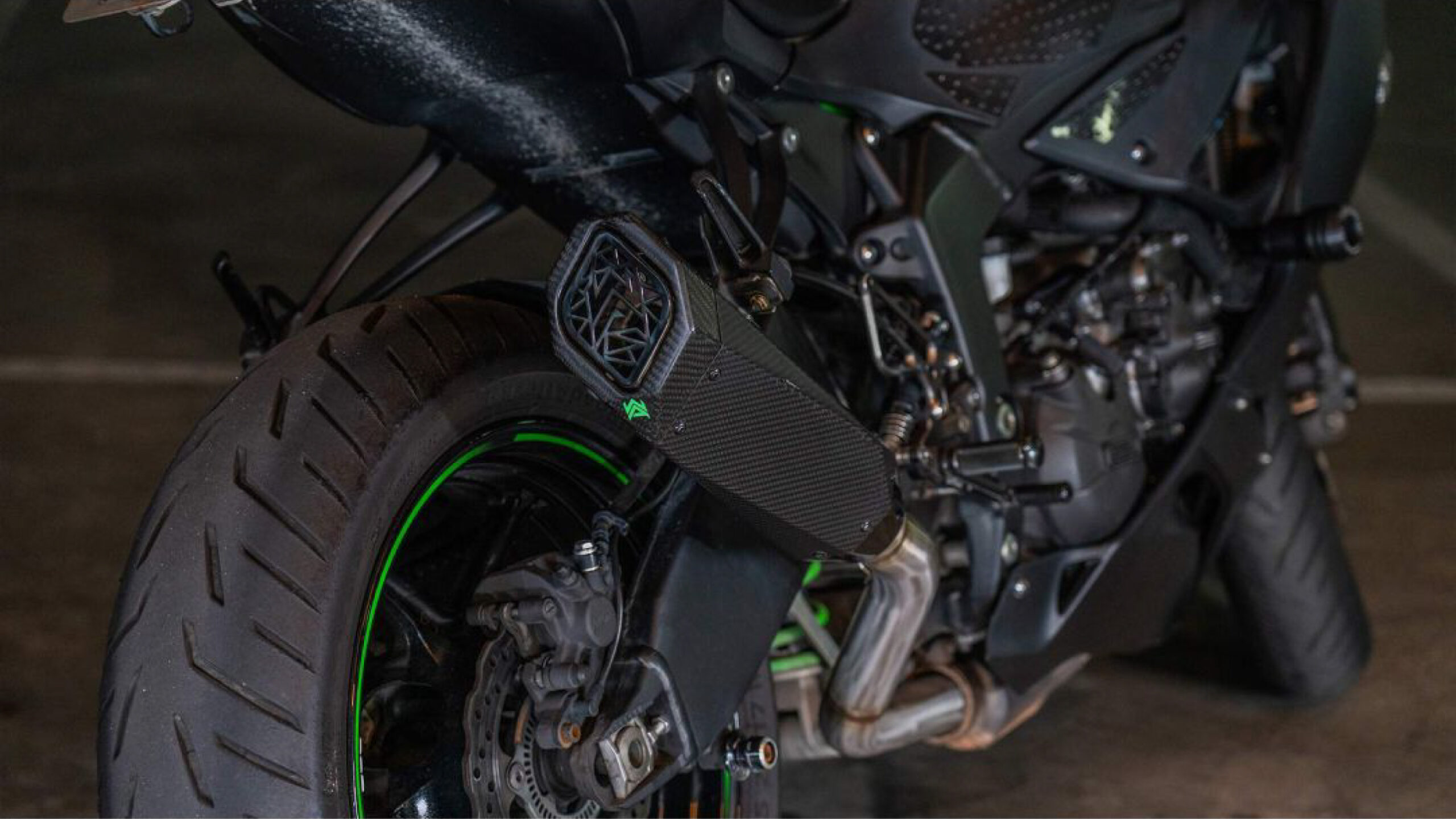 Kawasaki Ninja ZX-6R ARMYTRIX Weaponized Evolution Line Exhaust System